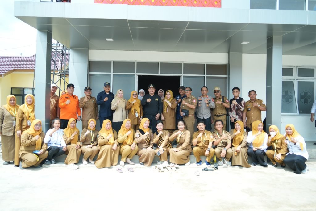 Bupati Banyuasin Askolani meninjau Puskesmas Makarti Jaya di Kecamatan Makarti Jaya untuk memastikan pelayanan kesehatan masyarakat