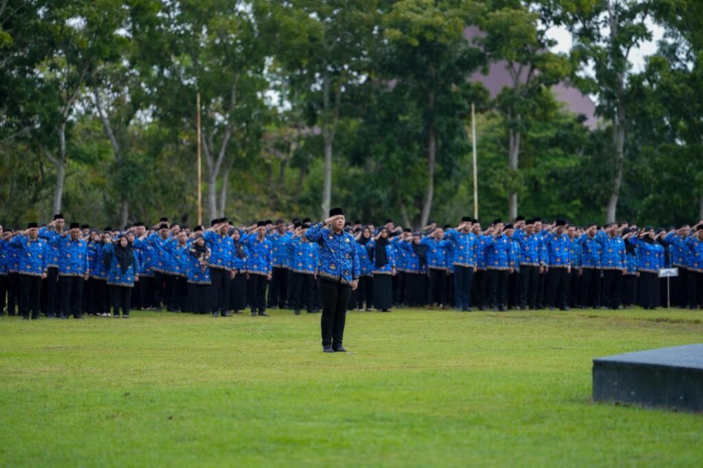 Apel gabungan ASN Pemkab Banyuasin awal 2026 di halaman Kantor Bupati Banyuasin, Pangkalan Balai.