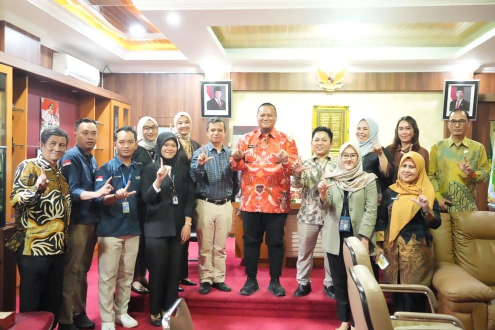 Sekretaris Daerah Banyuasin Erwin Ibrahim menerima silaturahmi pimpinan Bank Mandiri Cabang Banyuasin di Pangkalan Balai.