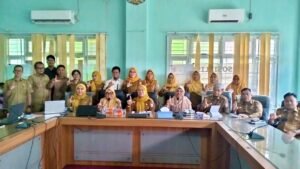 Peserta diskusi persiapan konsultasi publik dokumen RPPEG Kabupaten Banyuasin di ruang rapat DLH