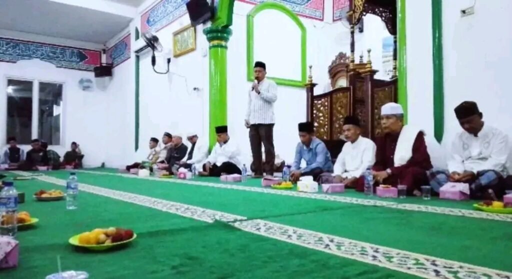 Suasana peringatan Isra Mi’raj Nabi Muhammad SAW di Masjid Nurul Amal, Desa Talang Buluh