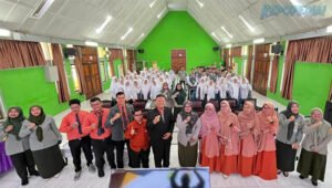 Foto bersama peserta magang 119 siswa SMA IT Al-Furqon Palembang di SMK PPN Sembawa, Banyuasin