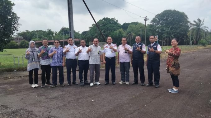 Tim Dishub Banyuasin berfoto saat peninjauan lapangan proyek RDMP dan Green Refinery di kawasan Sungai Gerong