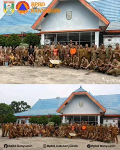 Pegawai BPBD Kabupaten Banyuasin berfoto bersama usai kegiatan Gerakan ASRI (Aman, Sehat, Resik, Indah) di lingkungan kantor pada 24 Februari 2026.