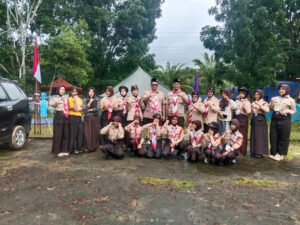 Peserta Pramuka berfoto bersama pada kegiatan Jambore Cabang V Banyuasin Tahun 2026 di Kabupaten Banyuasin