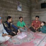 Camat Talang Kelapa Gelar Jum’at Bertandang di Sukamoro, Tinjau Pembangunan Posyandu ILP RW 02