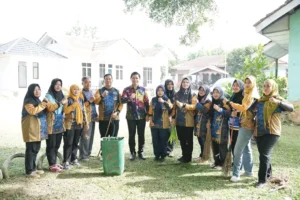 Kegiatan Gerakan Indonesia Asri di Talang Kelapa Banyuasin dengan fokus kebersihan lingkungan dan penataan halaman