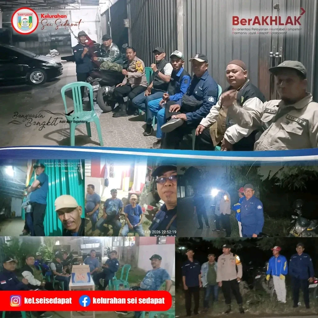 Personel Kelurahan Sei Sedapat bersama unsur terkait melaksanakan patroli malam penertiban sampah di Jalan Talang Keramat, Kecamatan Talang Kelapa, Banyuasin