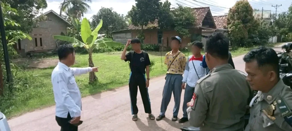 Kecamatan Sembawa melakukan pembinaan kepada pelajar yang berada di luar sekolah saat jam pelajaran berlangsung, Banyuasin