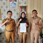 Desa Persiapan Sembawa Mulya Terima Surat Plt Sementara, Camat Sembawa Tekankan Tertib Administrasi