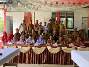 Pemerintah Kecamatan Sembawa bersama pendamping desa, kepala desa, BPD, dan perangkat desa berfoto usai rakor percepatan penyusunan RAK APBDesa 2026 di Lalang Sembawa.