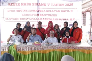 Foto bersama kegiatan reses DPRD Provinsi Sumatera Selatan Masa Sidang V Tahun 2026 di Desa Gasing, Kecamatan Talang Kelapa, Kabupaten Banyuasin.