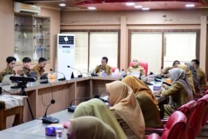 Suasana rapat koordinasi pengendalian inflasi dan evaluasi dukungan Program 3 Juta Rumah di ruang rapat Bupati Banyuasin.
