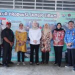 Wabup Netta Tinjau Inovasi Olahan Jamur Tiram di Desa Mulya Sari, Tanjung Lago