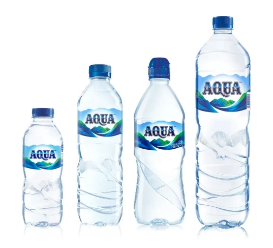 Produk air minum dalam kemasan Aqua untuk ilustrasi komunikasi bisnis dan transparansi merek